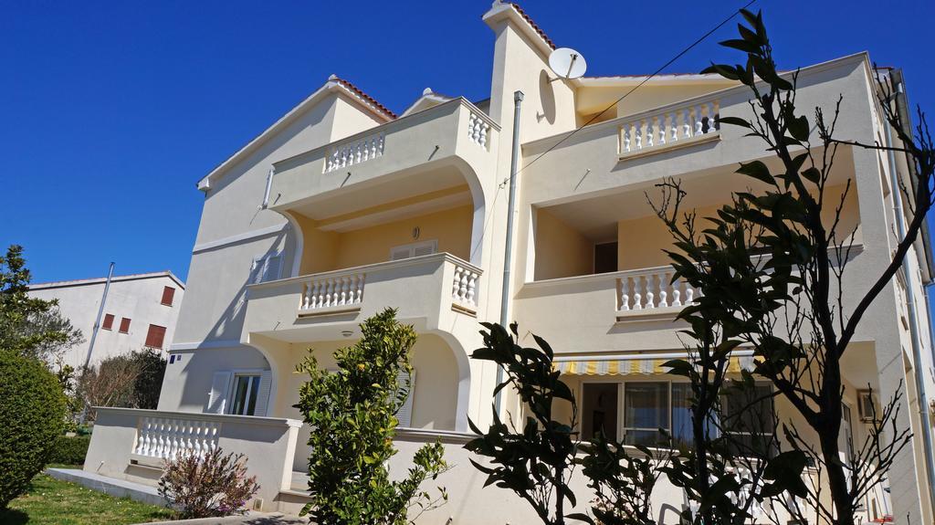 Apartments Sandra Sukošan Eksteriør bilde