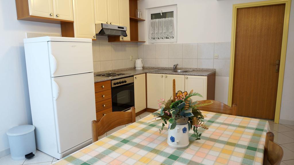 Apartments Sandra Sukošan Rom bilde
