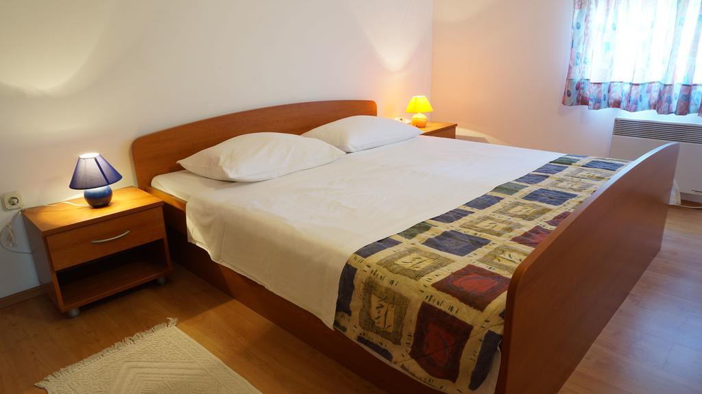 Apartments Sandra Sukošan Rom bilde